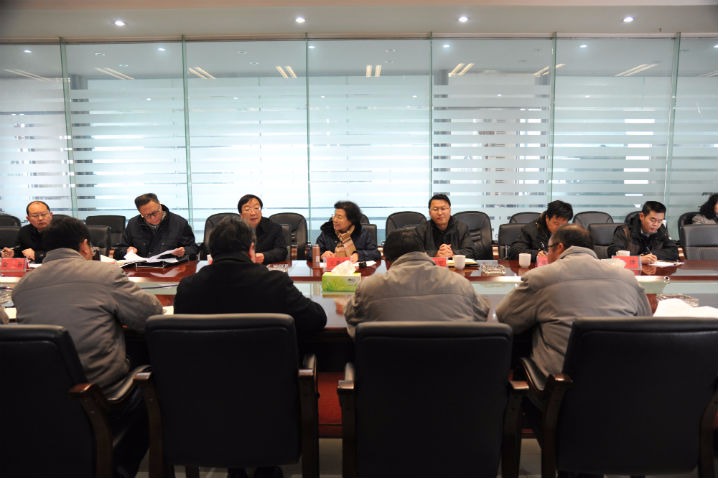 鸿运国际开展2018年元旦春节送温暖活动