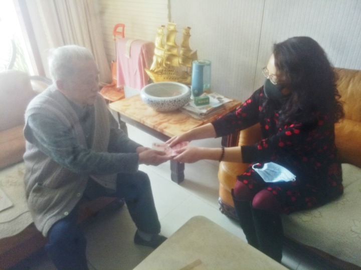 热诚写大爱，，质朴映赤心