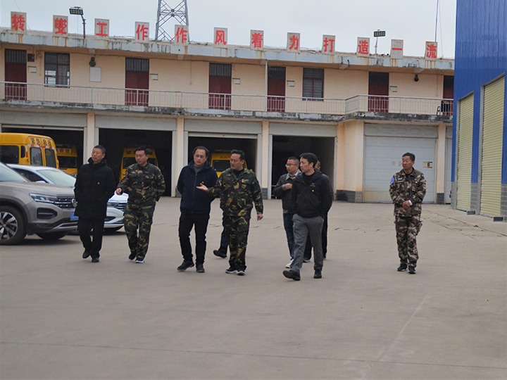 集团党委委员、、、副总司理张清到东源救援大队检查指导事情