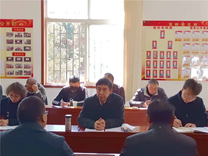 集团党委副书记、、、工会主席王鑫一行到可保煤矿开展春节送温暖活动