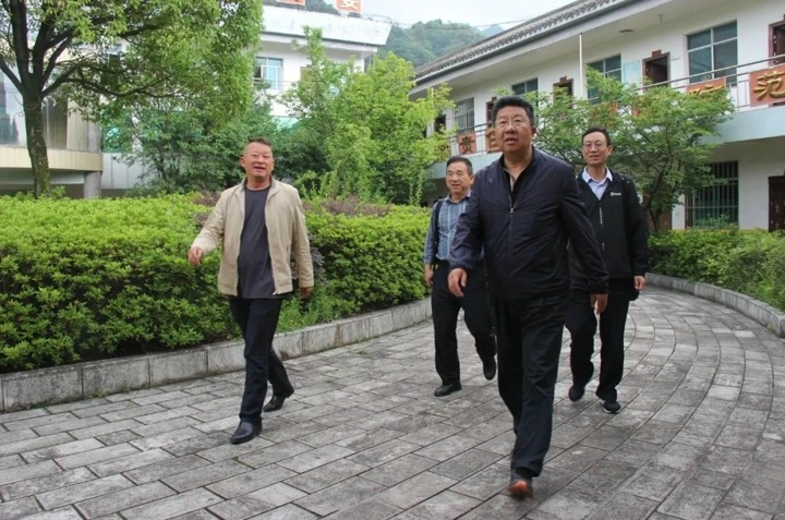 云煤集团专职外部董事寸延峰、、孔君赴富源东源金发煤业有限公司调研