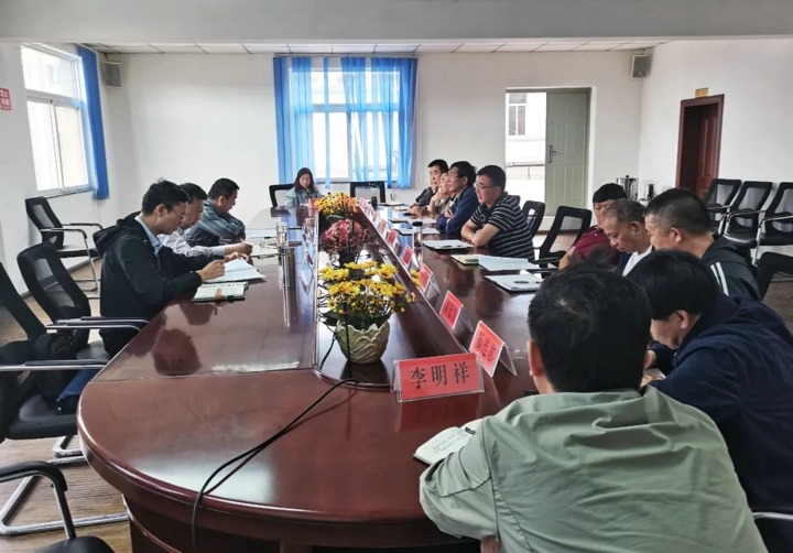 云煤集团专职外部董事寸延峰、、、孔君赴云南源能矿山建设有限公司调研