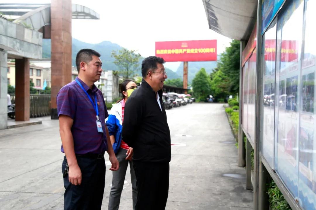 云煤集团专职外部董事寸延峰、、、伍显清、、、孔君一行赴威信煤炭公司调研