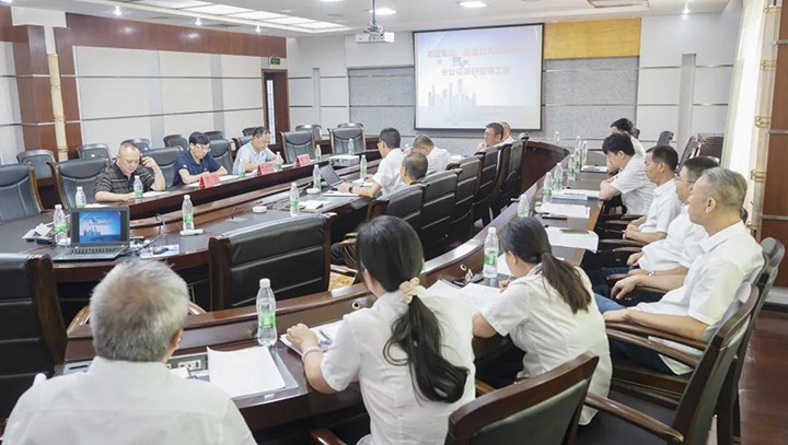 集团党委副书记、、总司理高建嵩一行赴解化化工督导调研