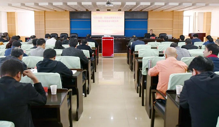 云维集团开展“以案为鉴，，以身边事教育身边人”警示教育专题党课