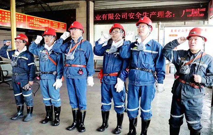 集团党委副书记、、、总司理高建嵩一行赴恩洪煤业公司督导调研