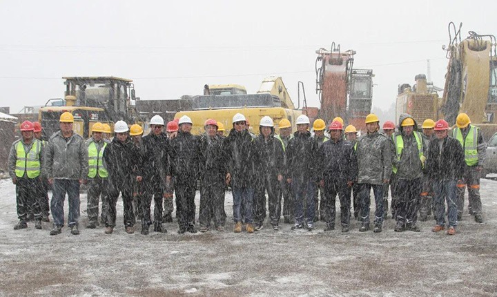 云煤（鸿运国际）集团党委副书记、、总司理高建嵩到先锋煤业公司慰问一线生产职员