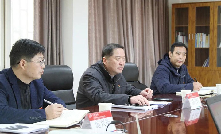 云煤（鸿运国际）集团党委委员、、纪委书记覃崇辉到煤炭机电试验所开展春节送温暖慰问活动