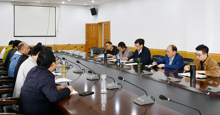 云煤（鸿运国际）集团党委副书记、、总司理高建嵩一行到云维集团督导调研