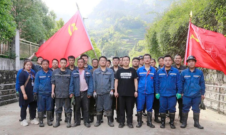 【简讯】威信煤炭公司开展义务劳动、、、先锋煤业公司开展篮球联谊赛