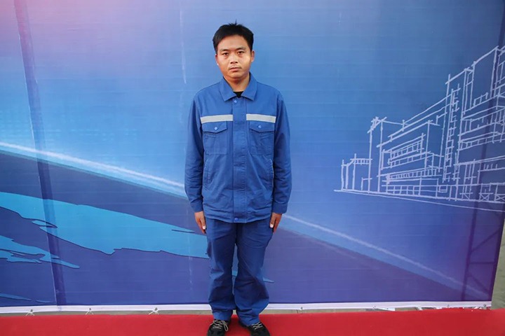 在岗位上坚守，，，在通俗中出彩——省十八届职工职业手艺大赛掘进机司机手艺状元王福刚诠释“工匠精神”