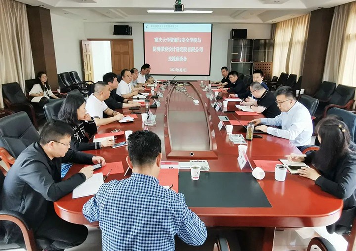 【简讯】重庆大学到昆明煤炭设计研究院交流座谈、、先锋煤业105吨级矿用宽体自卸车加入交付、、后所煤矿团委开展“清静隐患”大排查