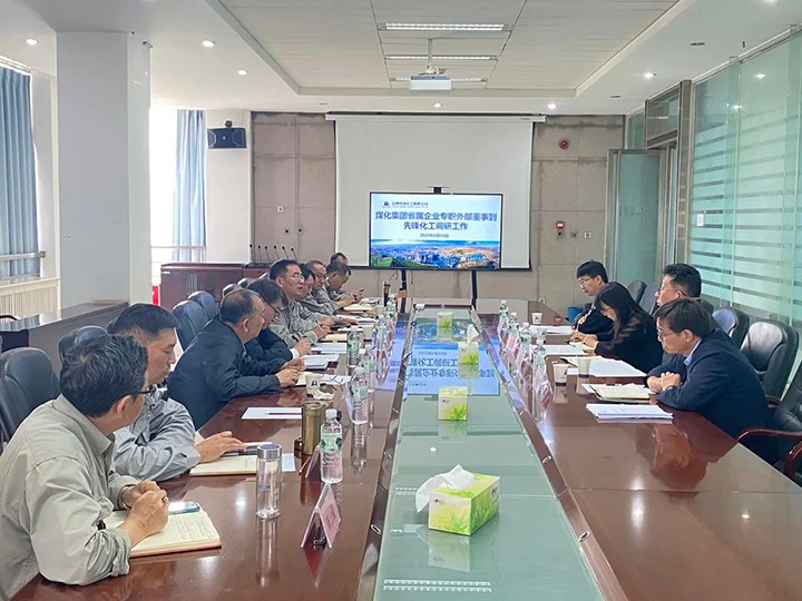 云煤（鸿运国际）集团专职外部董事寸延峰、、伍显清到先锋化工调研