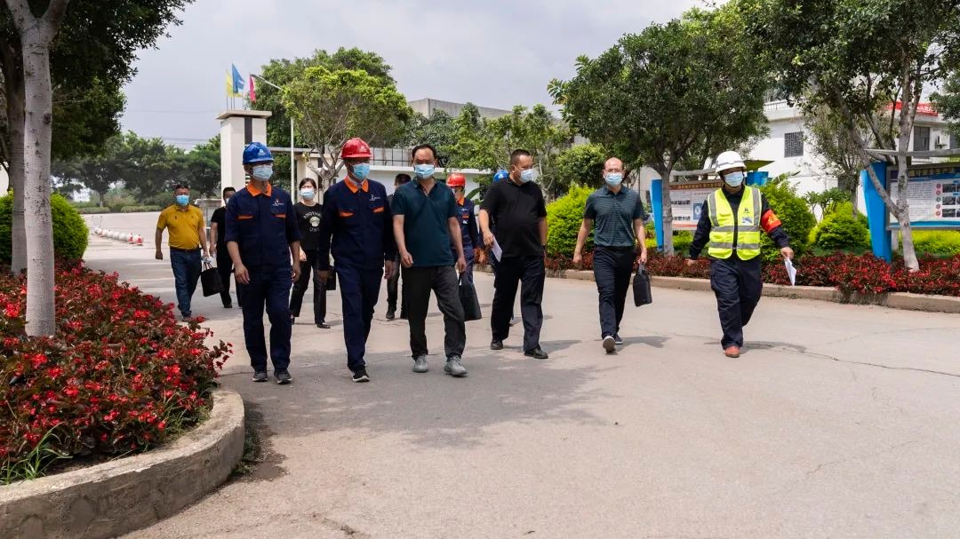 【简讯】省、、州、、市三级反恐督导组到解化分公司检查反恐事情、、恩洪煤业公司综采事人情顺遂投产、、曲煤焦化公司举行知识竞赛