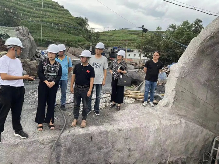 【简讯】罗平县政协党组书记、、主席王冬梅到东城公司调研、、后所煤矿公司开展红色教育活动、、威信煤炭公司开展夏日送清凉活动