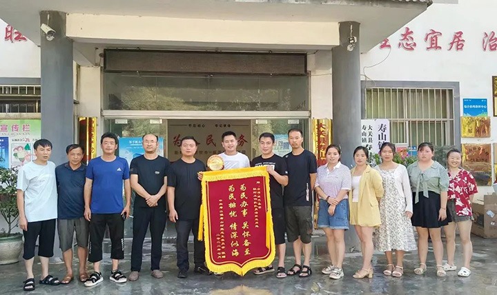 【简讯】集团驻村事情队完成驻村事情队员轮换、、曲煤焦化公司获沾益区“爱国拥军企业”称呼、、解化分公司新增化肥产品磨练装备