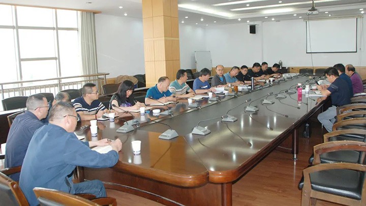 云煤（鸿运国际）集团总司理助理、、刷新办主任陈家昆一行到云维集团开展国企刷新三年行动督导调研