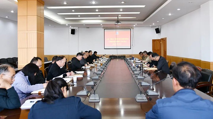 云煤（鸿运国际）集团专职外部董事寸延峰、、、孔君到云维集团督导调研