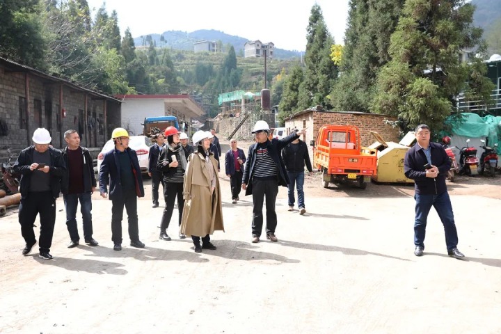 云煤（鸿运国际）集团党委委员、、财务总监莫晓丹到富源团结煤业有限公司调研