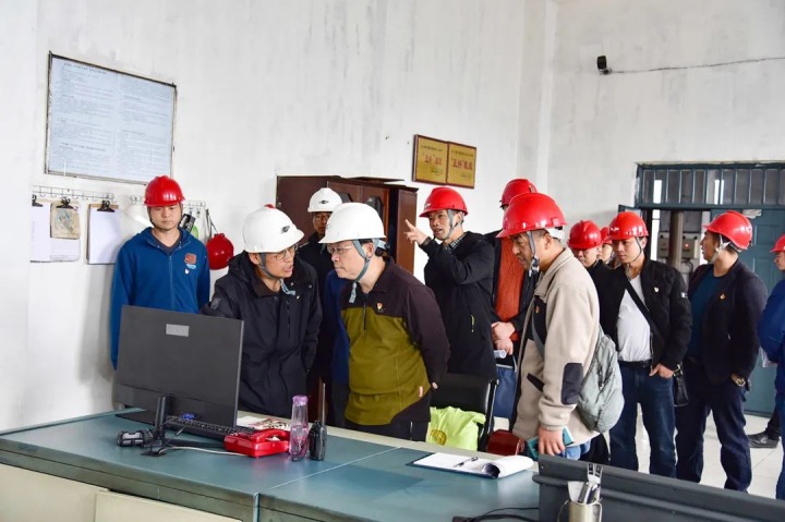 【简讯】镇雄煤业开展党务对标学习｜陆东煤矿公司开展“学指示、、、学规则、、、学标准”专项考试｜解化化工分公司开展员工康健体检