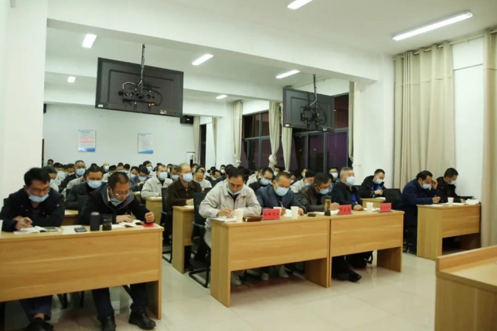 云煤（鸿运国际）集团党委委员、、副总司理施从伟到镇雄煤业宣讲党的二十大精神