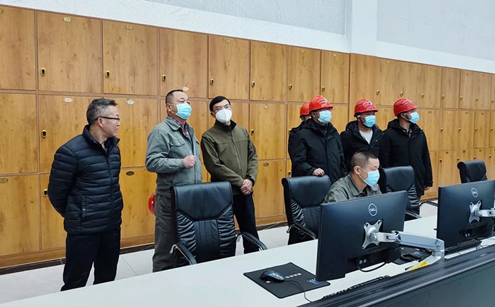 云煤（鸿运国际）集团党委副书记、、副董事长、、总司理高建嵩一行到曲煤焦化公司调研慰问