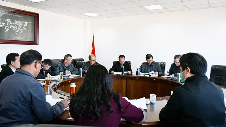 云煤（鸿运国际）集团党委副书记、、、副董事长、、、总司理高建嵩一行到云维集团指导年度民主生涯会