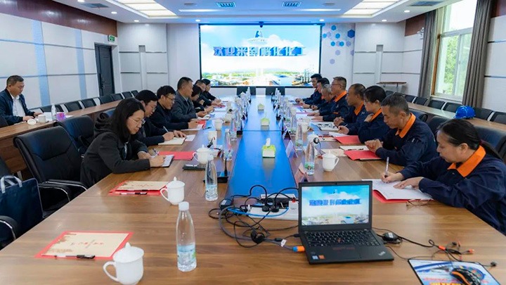 红河州政协副主席、、州工商联主席李满一行到解化化工分公司开展专题调研