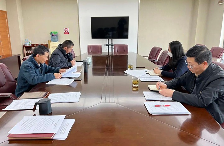 云煤（鸿运国际）集团党委委员、、、财务总监莫晓丹到鸿运国际地产公司指导民主生涯会