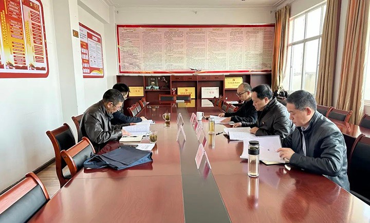 云煤（鸿运国际）集团指导组到石油化工供销公司指导民主生涯会