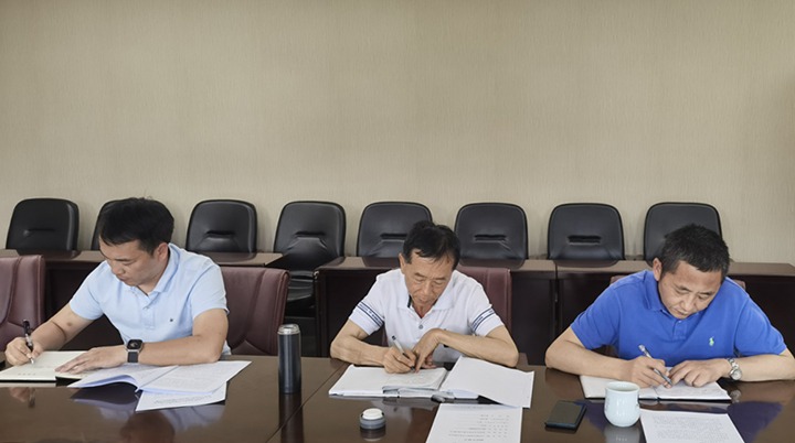 【主题教育】云煤（鸿运国际）集团党委委员、财务总监莫晓丹到鸿运国际地产公司开展主题教育调研