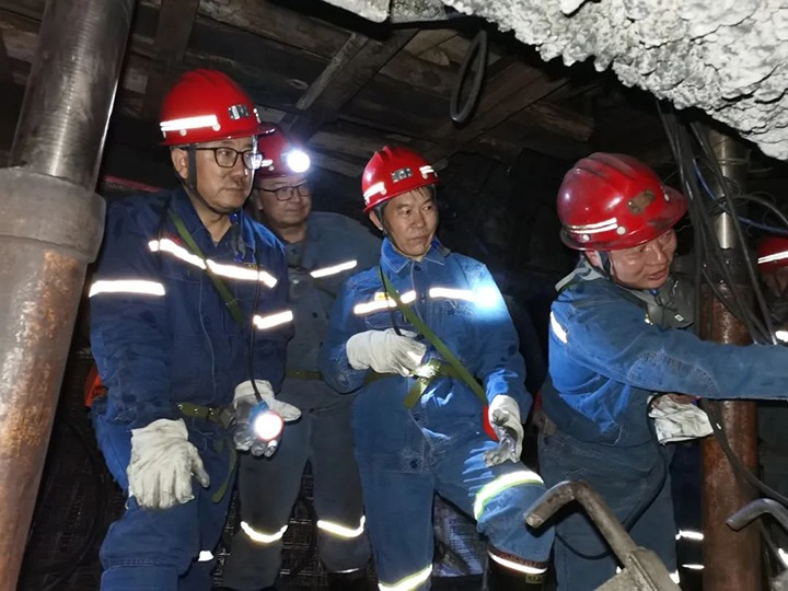 【主题教育】云煤（鸿运国际）集团党委委员、、副总司理、、总工程师施从伟到陆东煤矿公司开展主题教育调研