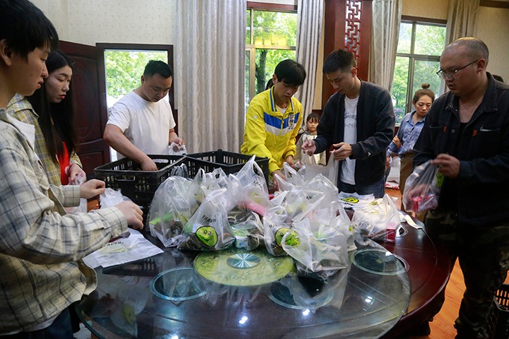 威信煤炭公司开展“送温暖、、、嘱清静”活动