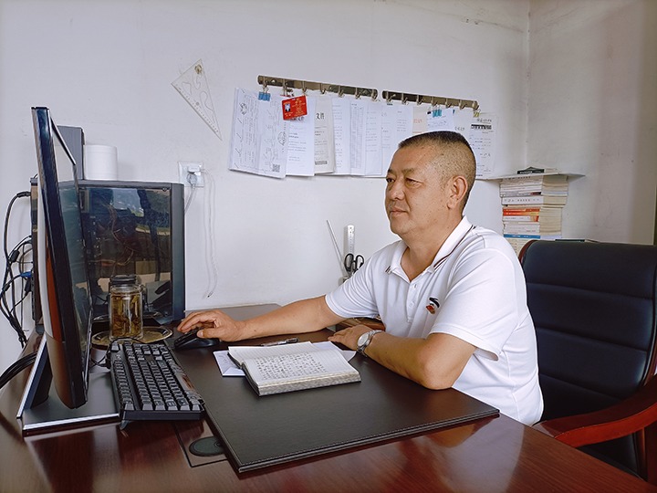 朱鹏勋：以责任与继承誊写欠亨俗