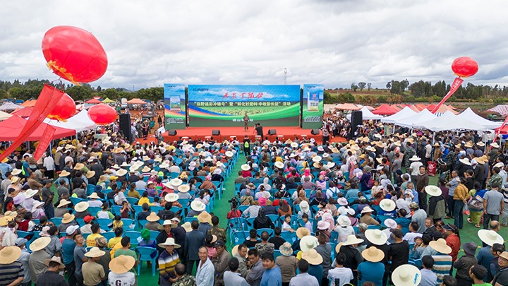 云南解化｜“快递小哥”的三农情怀，，，温暖民心促生长