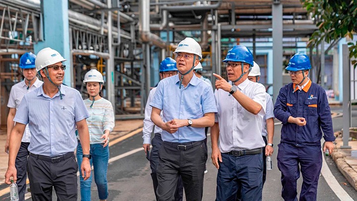 能投集团、、、煤炭工业集团党委书记、、、董事长胡均到开远区域公司调研清静生产及重大项目情形