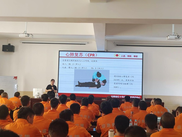 抢救培训“实时雨”，云南省红十字会泽润矿山救援新苗