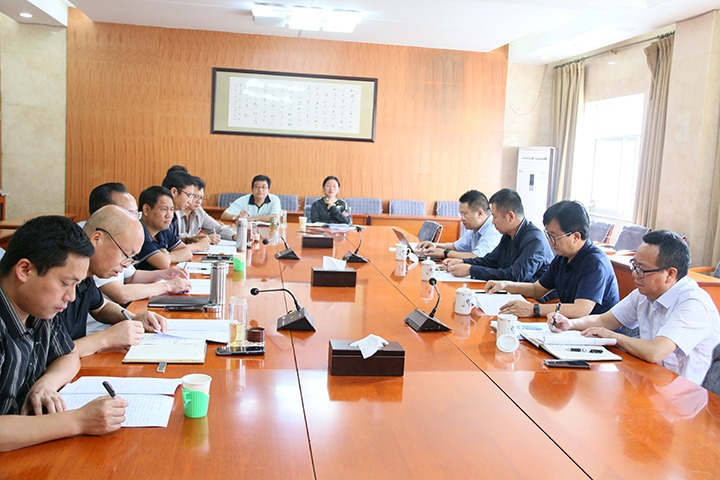 云煤集团党委委员、、副总司理、、总工程师施从伟一行到羊场煤矿公司调研