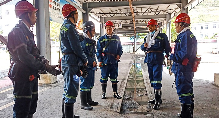 集团党委副书记、、、副董事长、、、总司理高建嵩到镇雄煤业开展清静生产大检查