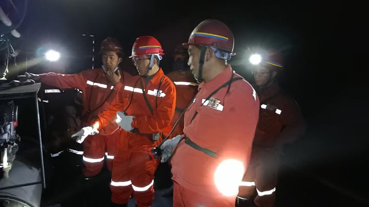 云煤集团党委委员、、、副总司理、、、总工程师施从伟到罗平东城煤矿公司开展清静生产督导事情