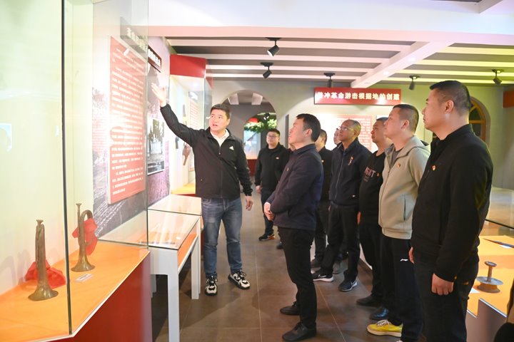 陆东煤矿公司党委组织党员干部到普冲红色文化教育基地开展党性教育活动