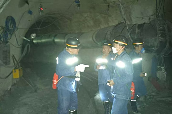 云煤矿业公司大断面巷道施工跑出“加速率”