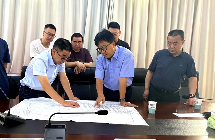 集团党委委员、、、副总司理施从伟到镇雄煤业长岭煤矿调研