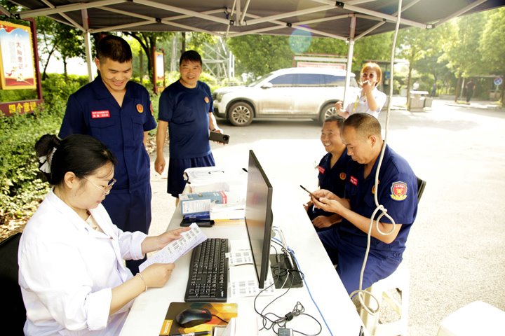以热血为灯，照亮生命之路——镇雄煤业爱心献血活动暖心落幕