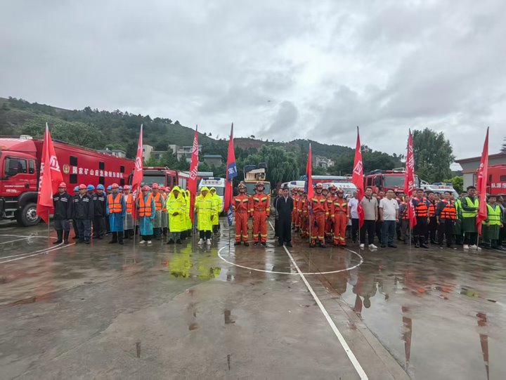 富源县防汛应急综合演练：国家矿山应抢救援东源队展现硬核实力