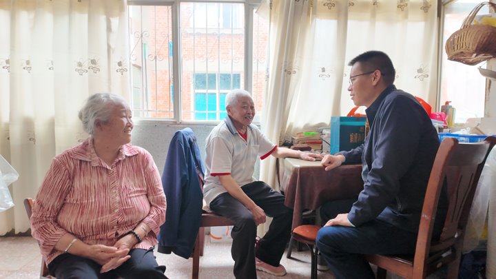 恩洪煤业：：：致敬劳模匠心 转达组织温情