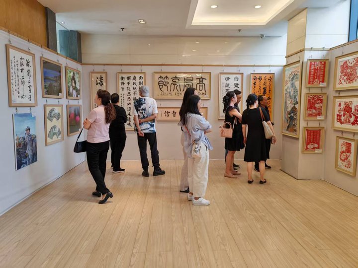 云煤集团纪委：：：翰墨绘清风 光影映廉心 以艺术之韵厚植清廉文化基本