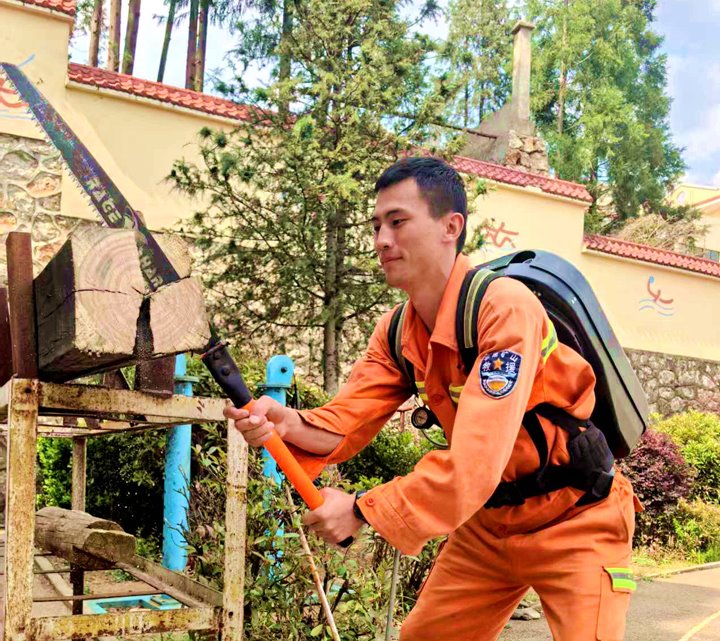 爱岗敬业 | 申宵：：：从“应急新兵”到“手艺状元