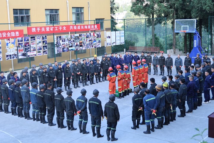 “筑”牢防线 “声”入人心——四角地煤矿工会清静宣讲直通一线