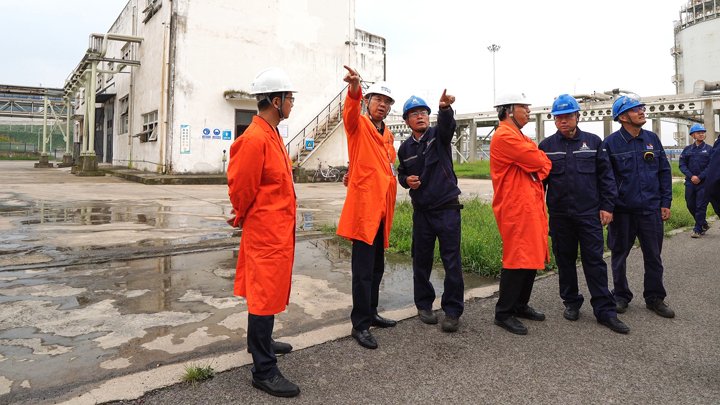 集团党委副书记、、、副董事长、、、总司理高建嵩到寻甸区域所属企业调研清静生产谋划事情